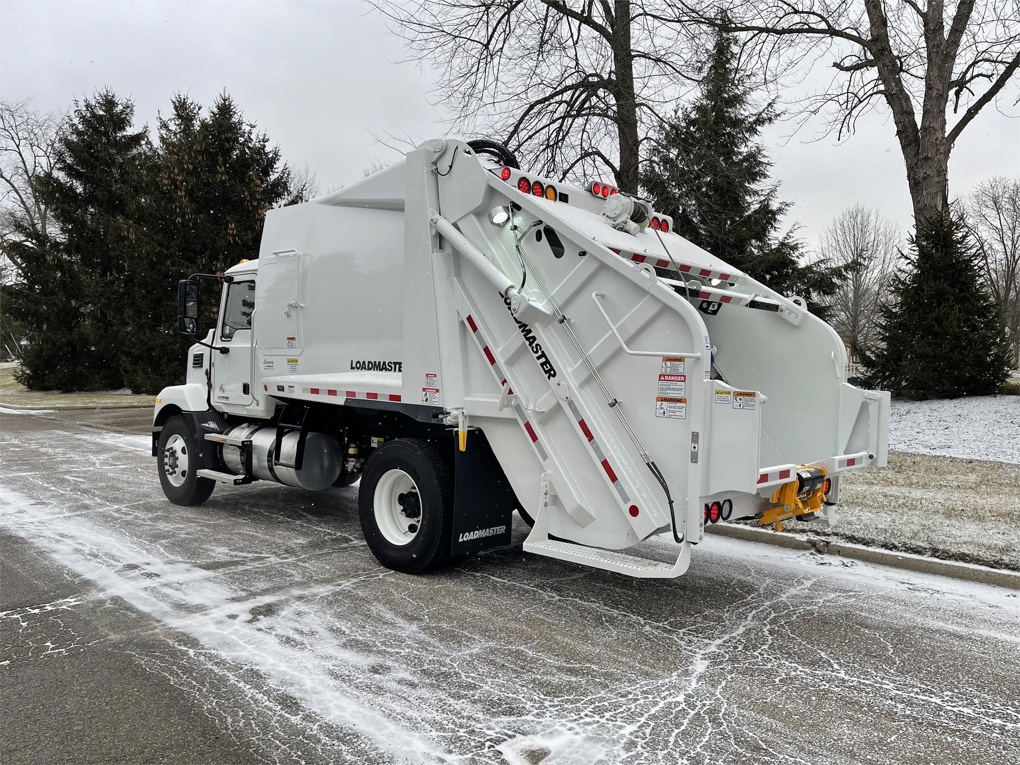 2024 MACK MD6 - image 3 of 6