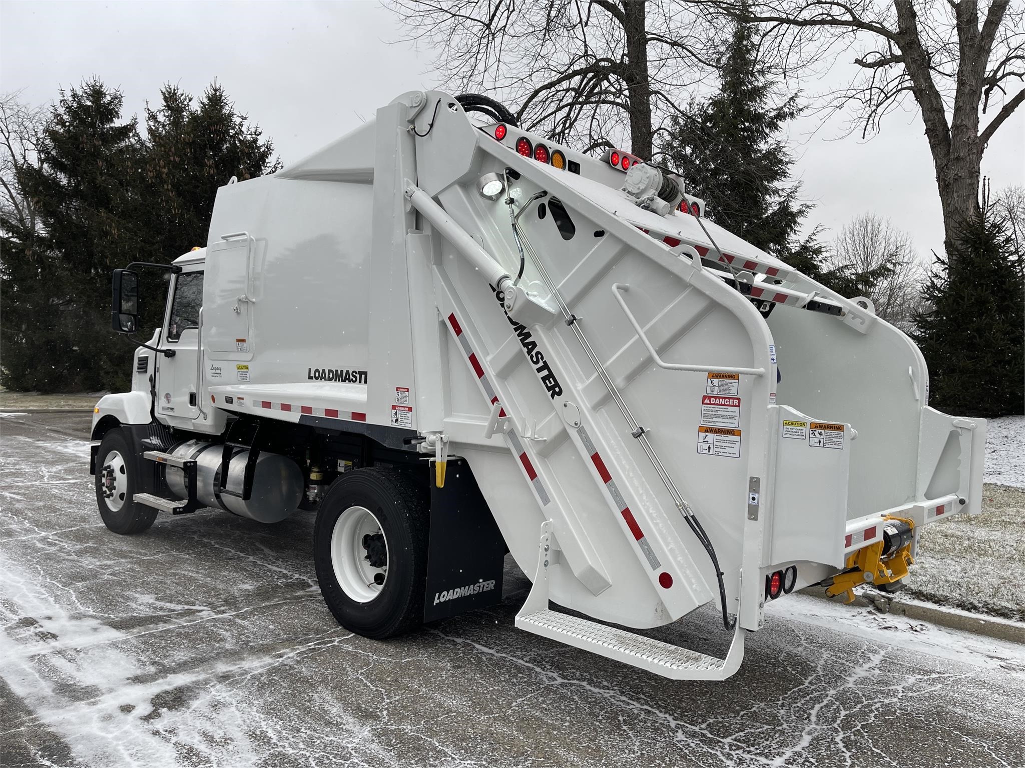 2024 MACK MD6 - image 4 of 6