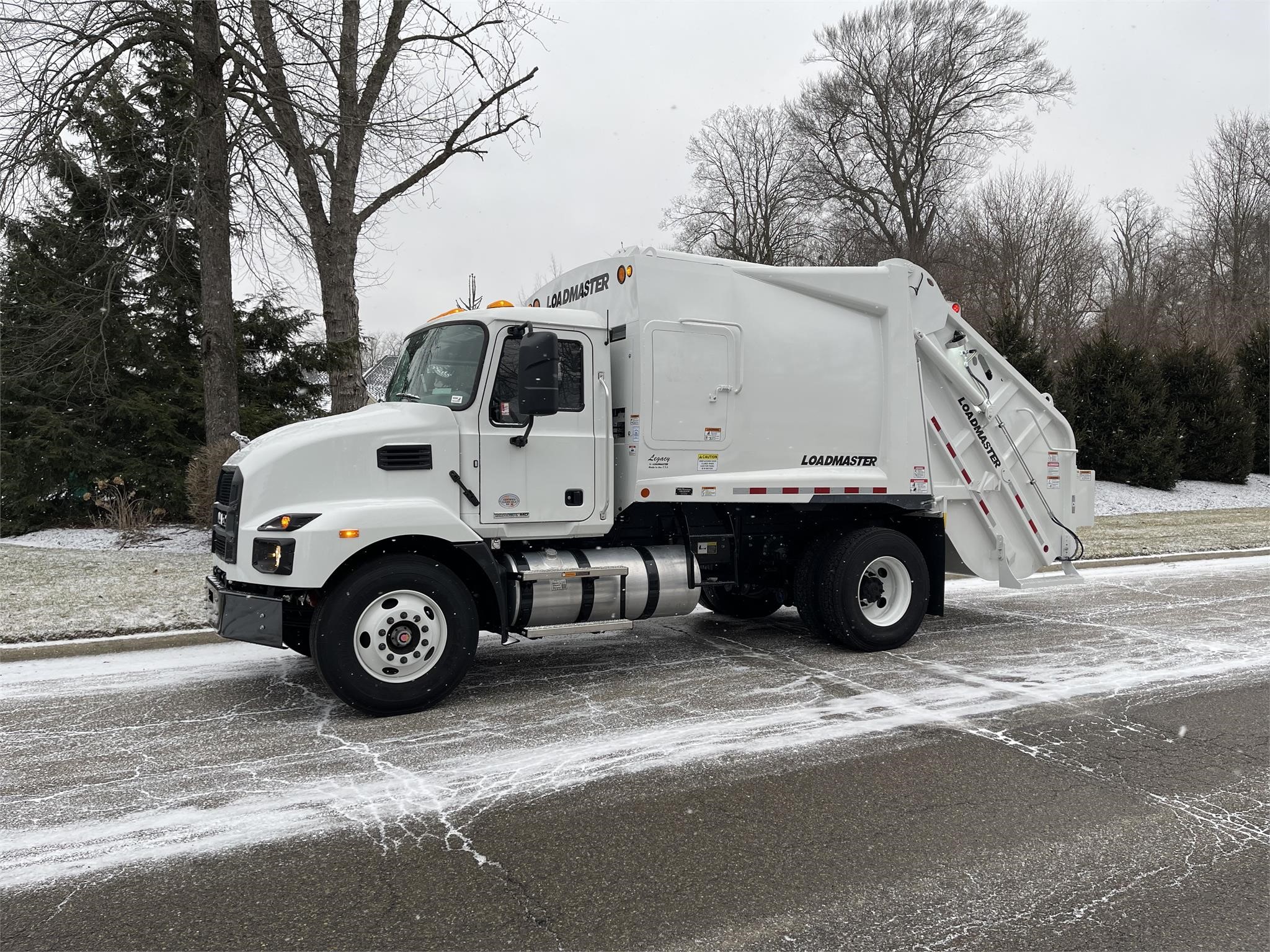 2024 MACK MD6 - image 2 of 6