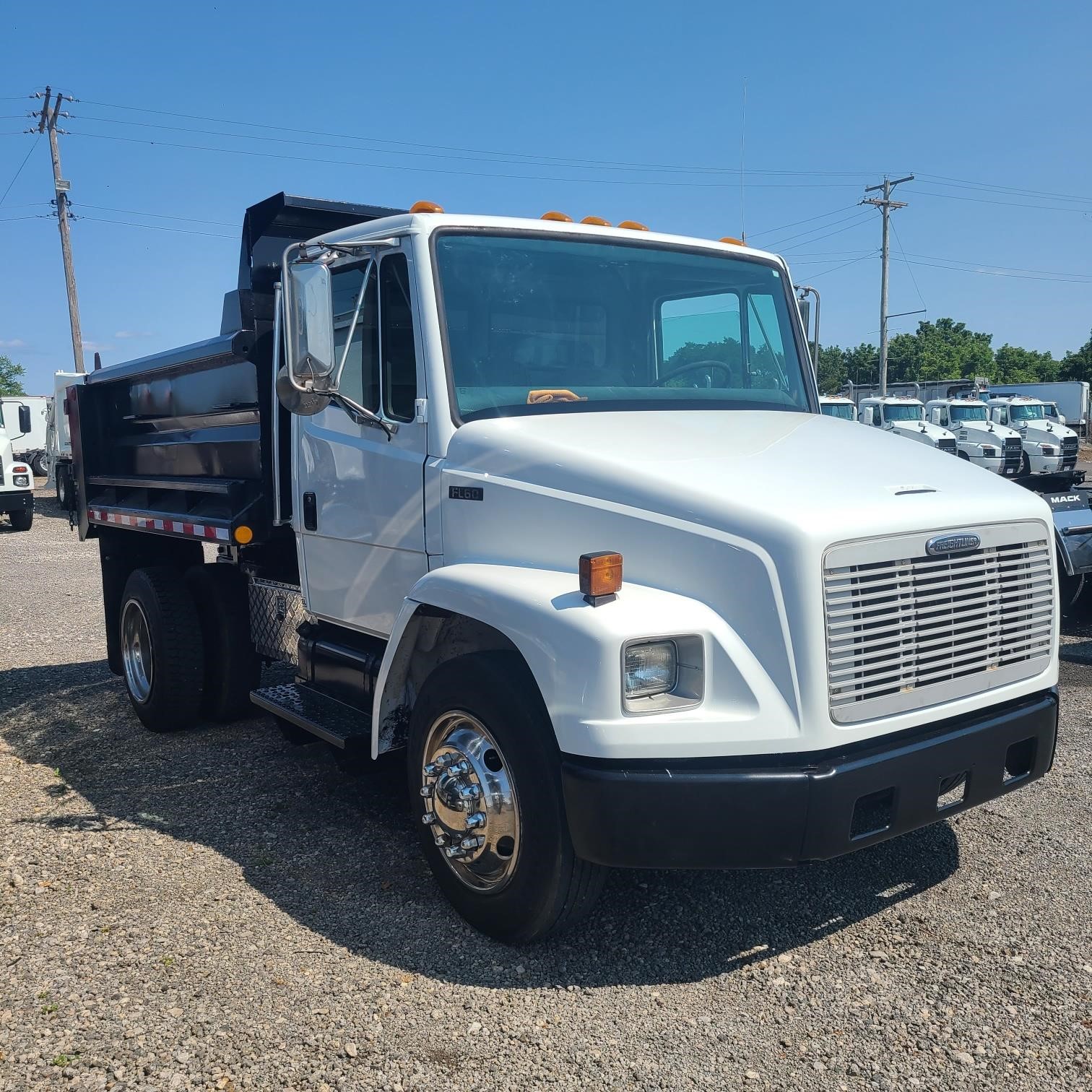 1999 FREIGHTLINER FL60 - image 2 of 6