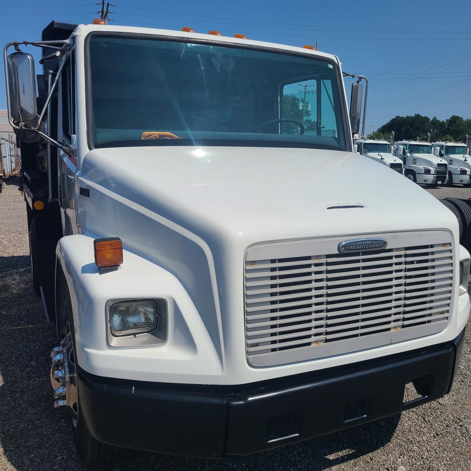 1999 FREIGHTLINER FL60 - image 3 of 6