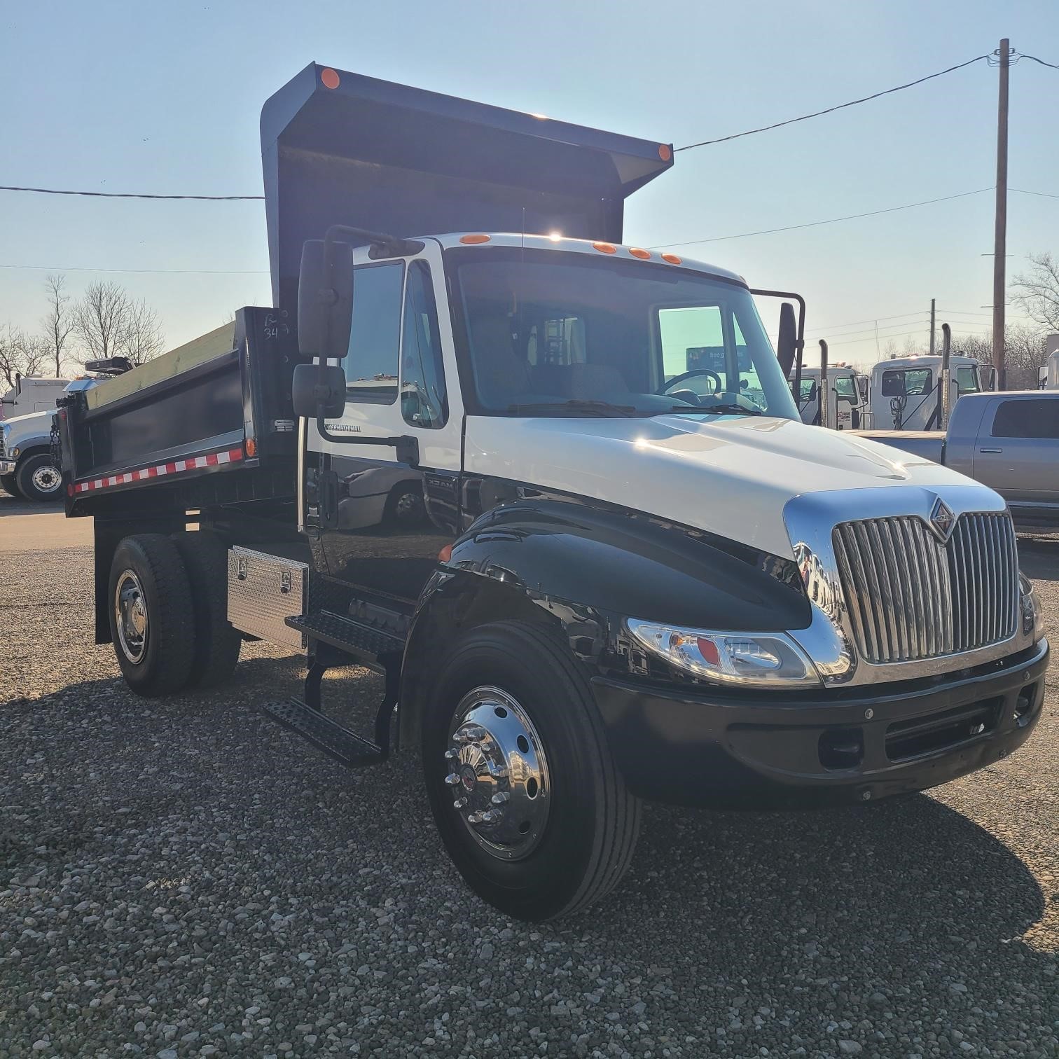 2006 INTERNATIONAL DURASTAR 4300 - image 2 of 6