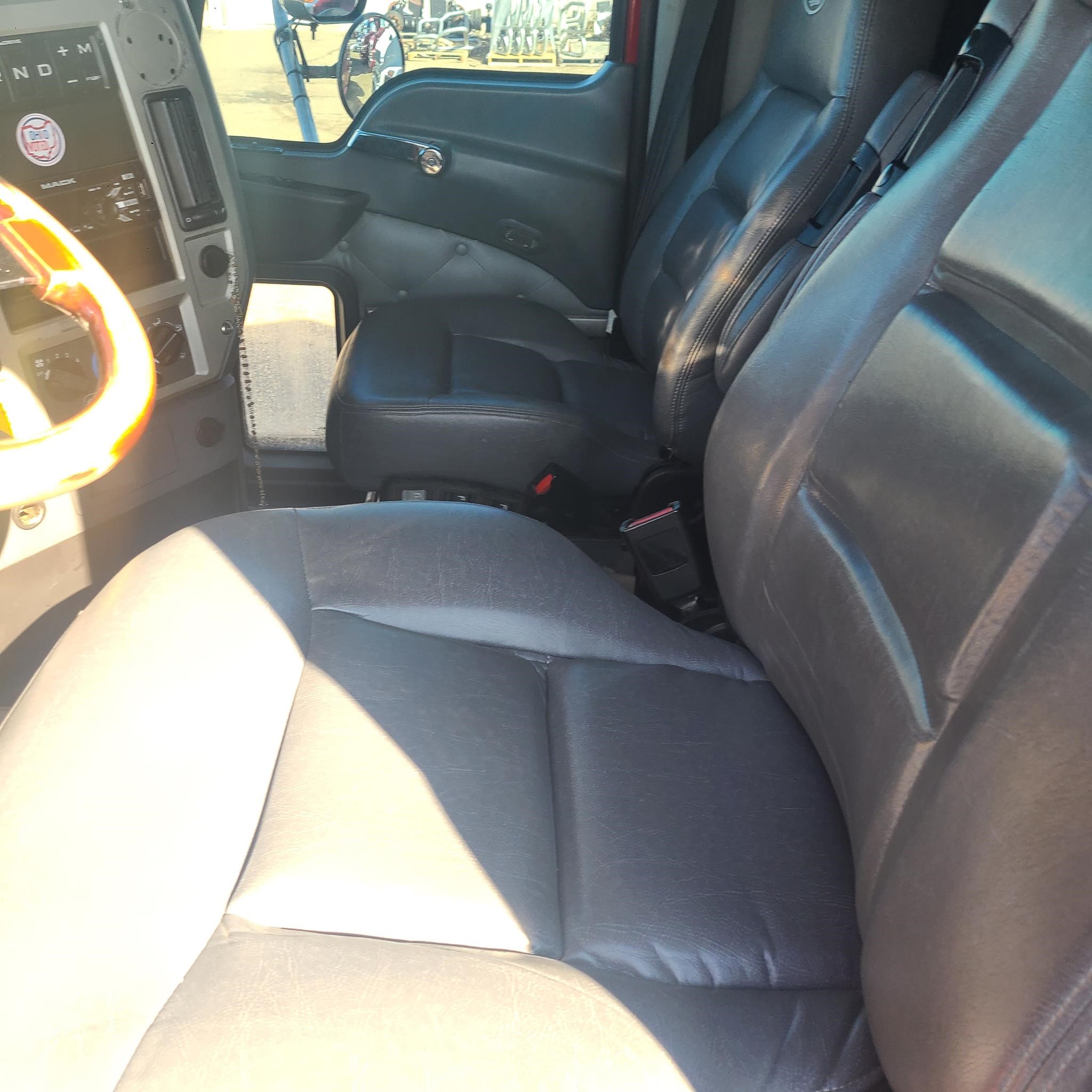 2016 MACK PINNACLE CXU613 9068476031 2016 MACK PINNACLE CXU613 9068476031