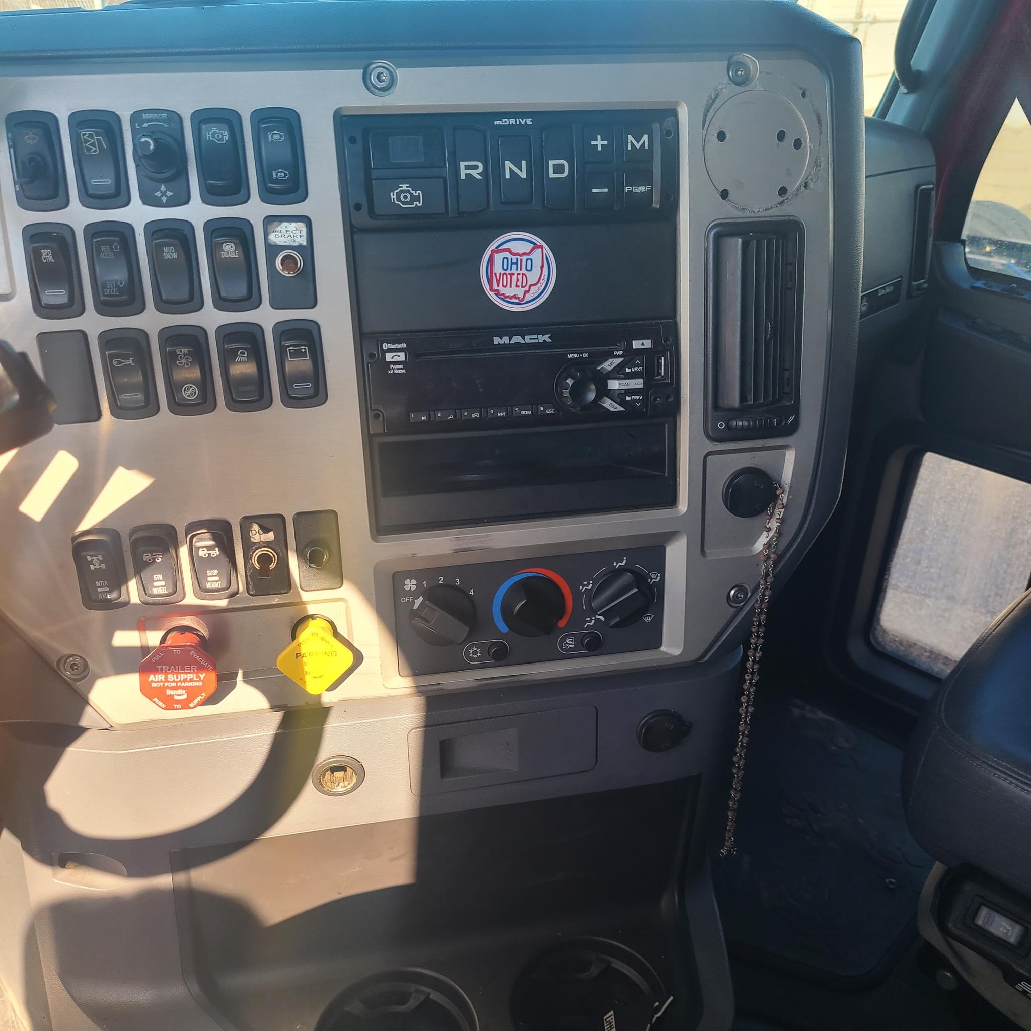 2016 MACK PINNACLE CXU613 9068476046 2016 MACK PINNACLE CXU613 9068476046