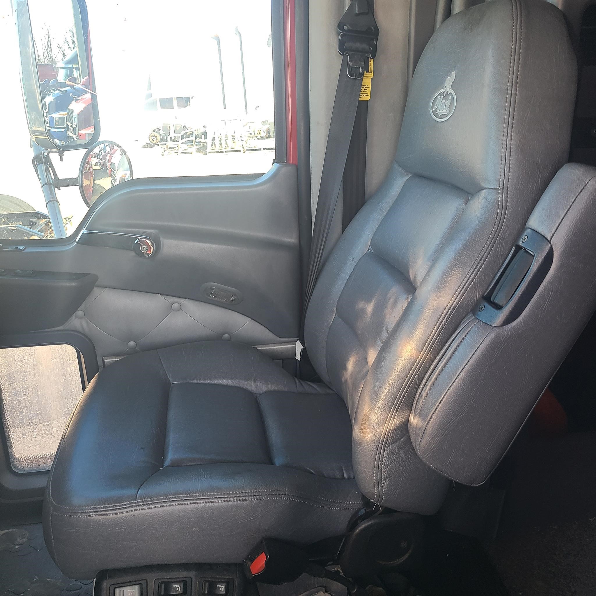 2016 MACK PINNACLE CXU613 9068476054 2016 MACK PINNACLE CXU613 9068476054