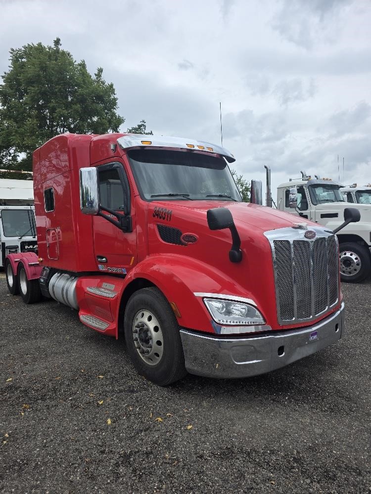 2016 PETERBILT 579 - image 2 of 6