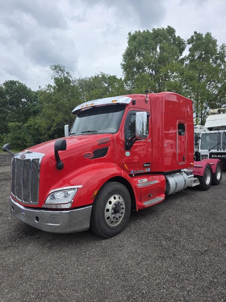 2016 PETERBILT 579 - image 1 of 6