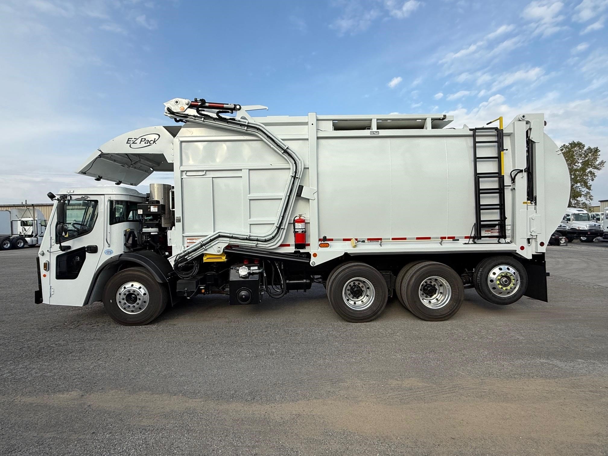 2025 MACK LR64R 10010747355 2025 MACK LR64R 10010747355