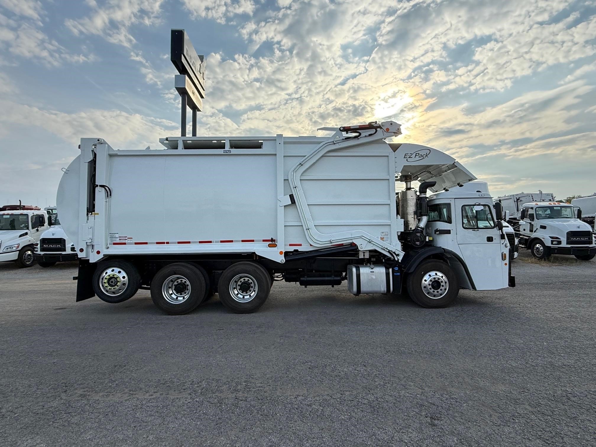 2025 MACK LR64R 10010747410 2025 MACK LR64R 10010747410