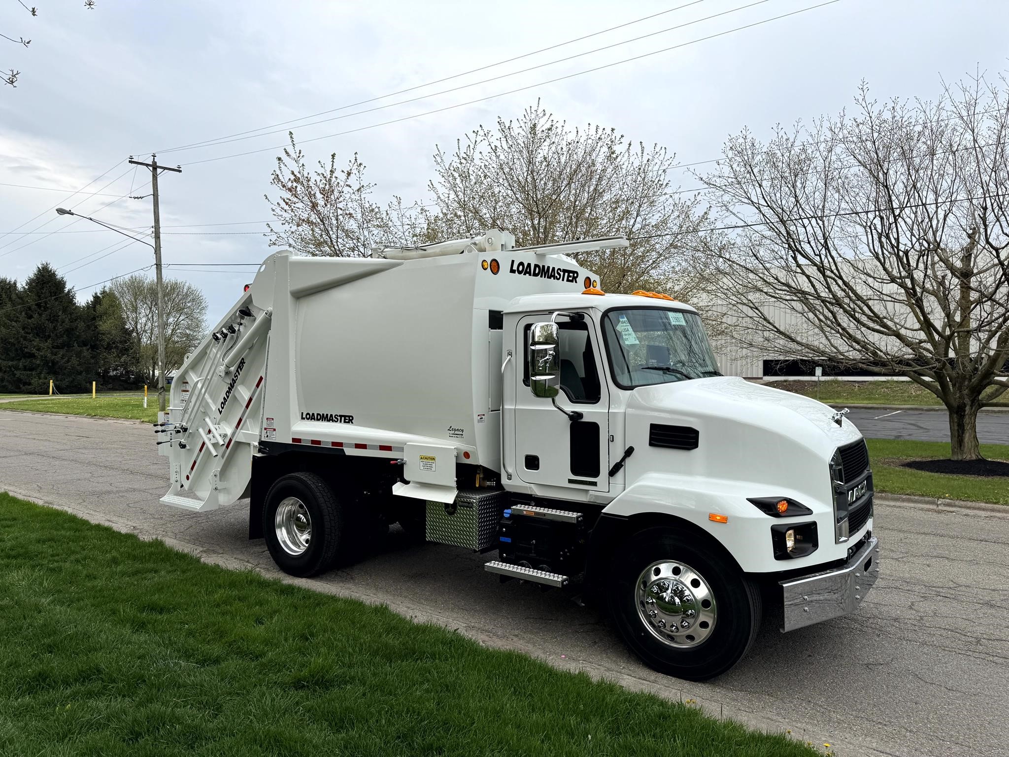 2025 MACK MD6 - image 2 of 6