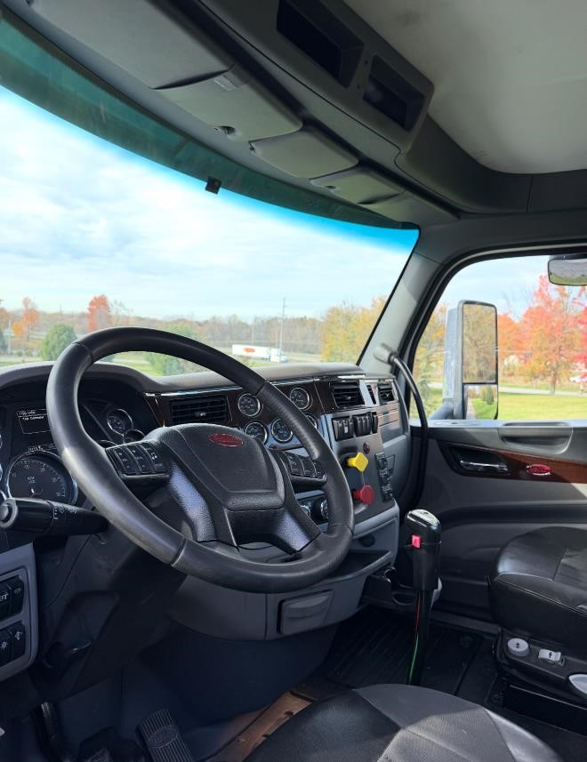 2016 PETERBILT 579 10024606179 2016 PETERBILT 579 10024606179