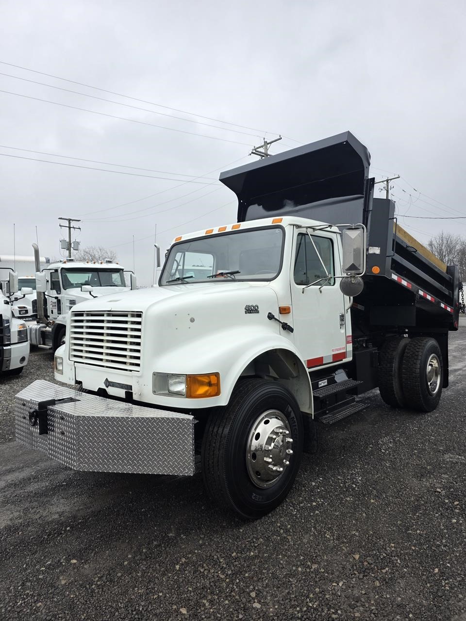 2002 INTERNATIONAL 4900 - image 1 of 6