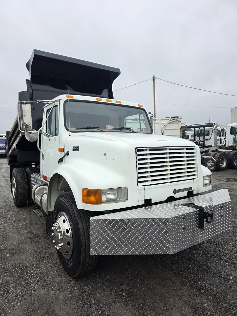 2002 INTERNATIONAL 4900 - image 2 of 6