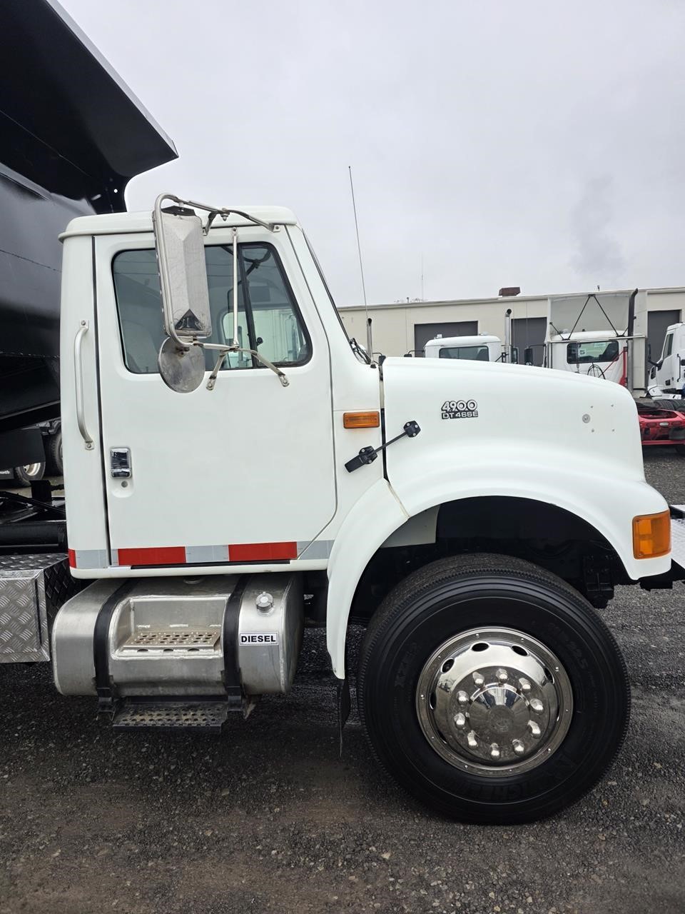 2002 INTERNATIONAL 4900 2002 INTERNATIONAL 4900 - image 5 of 6