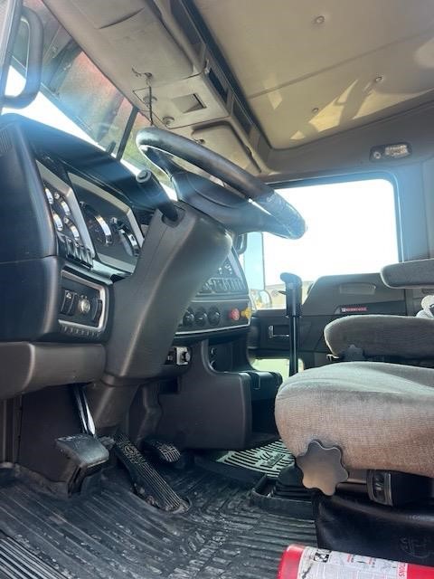 2007 Kenworth W900 - image 6