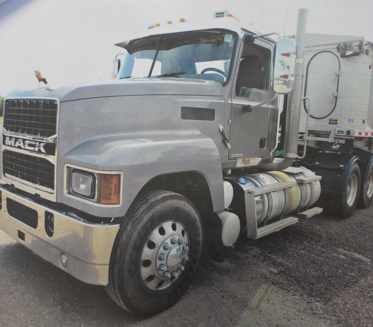 2020 Mack Pinnacle in Canton, OH — photo 2