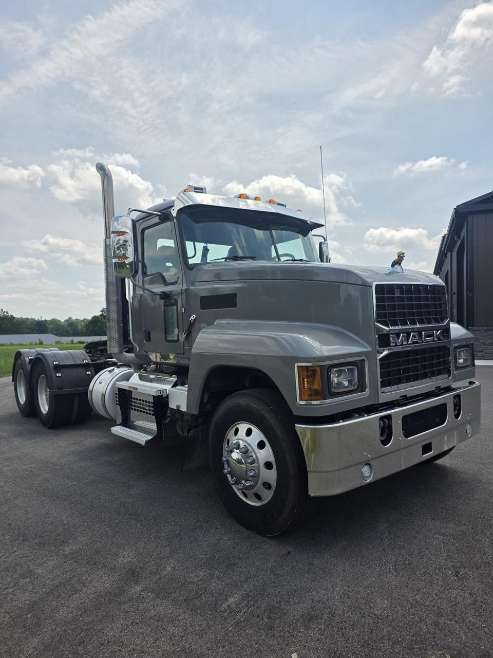 2020 MACK PINNACLE 64T 2020 MACK PINNACLE 64T - image 2 of 6