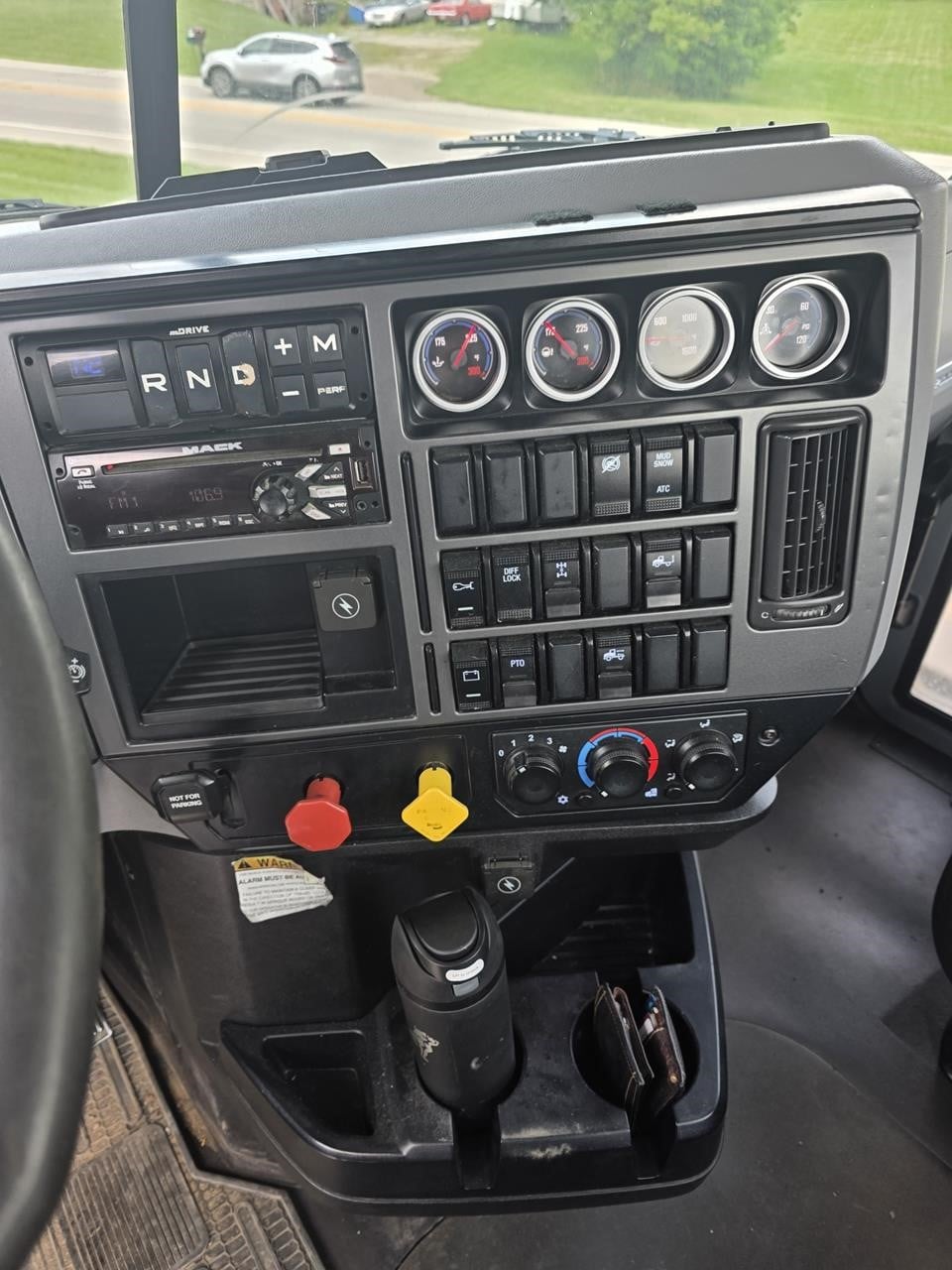 2020 MACK PINNACLE 64T 2020 MACK PINNACLE 64T - image 4 of 6