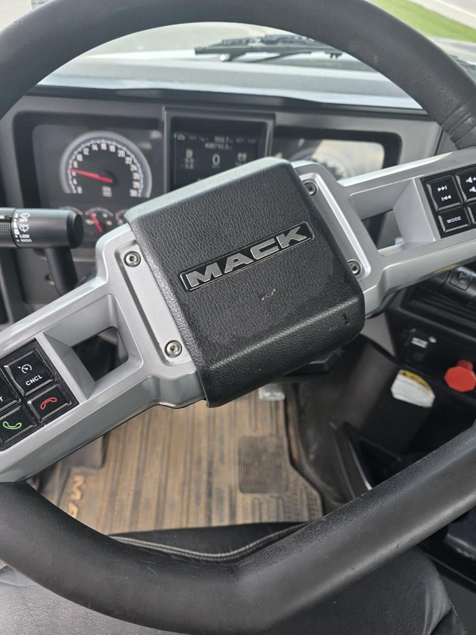 2020 MACK PINNACLE 64T 11036352637 2020 MACK PINNACLE 64T 11036352637