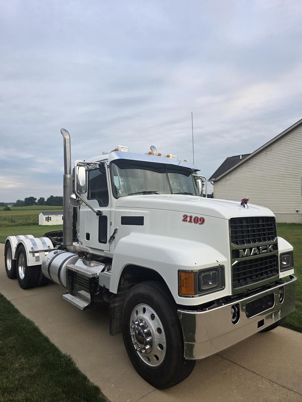 2021 MACK PINNACLE 64T 2021 MACK PINNACLE 64T - image 2 of 6