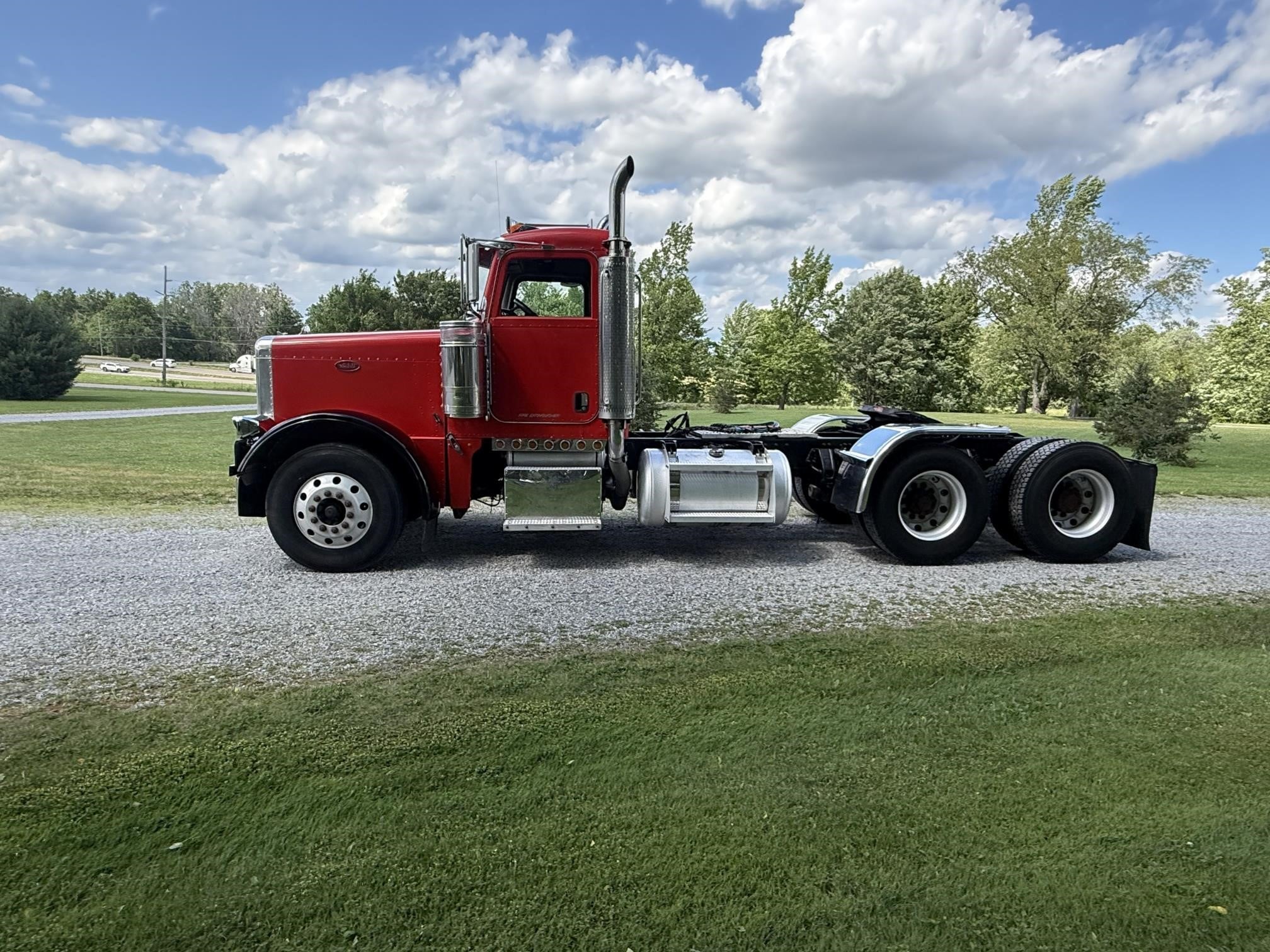 2005 PETERBILT 379 2005 PETERBILT 379 - image 3 of 6