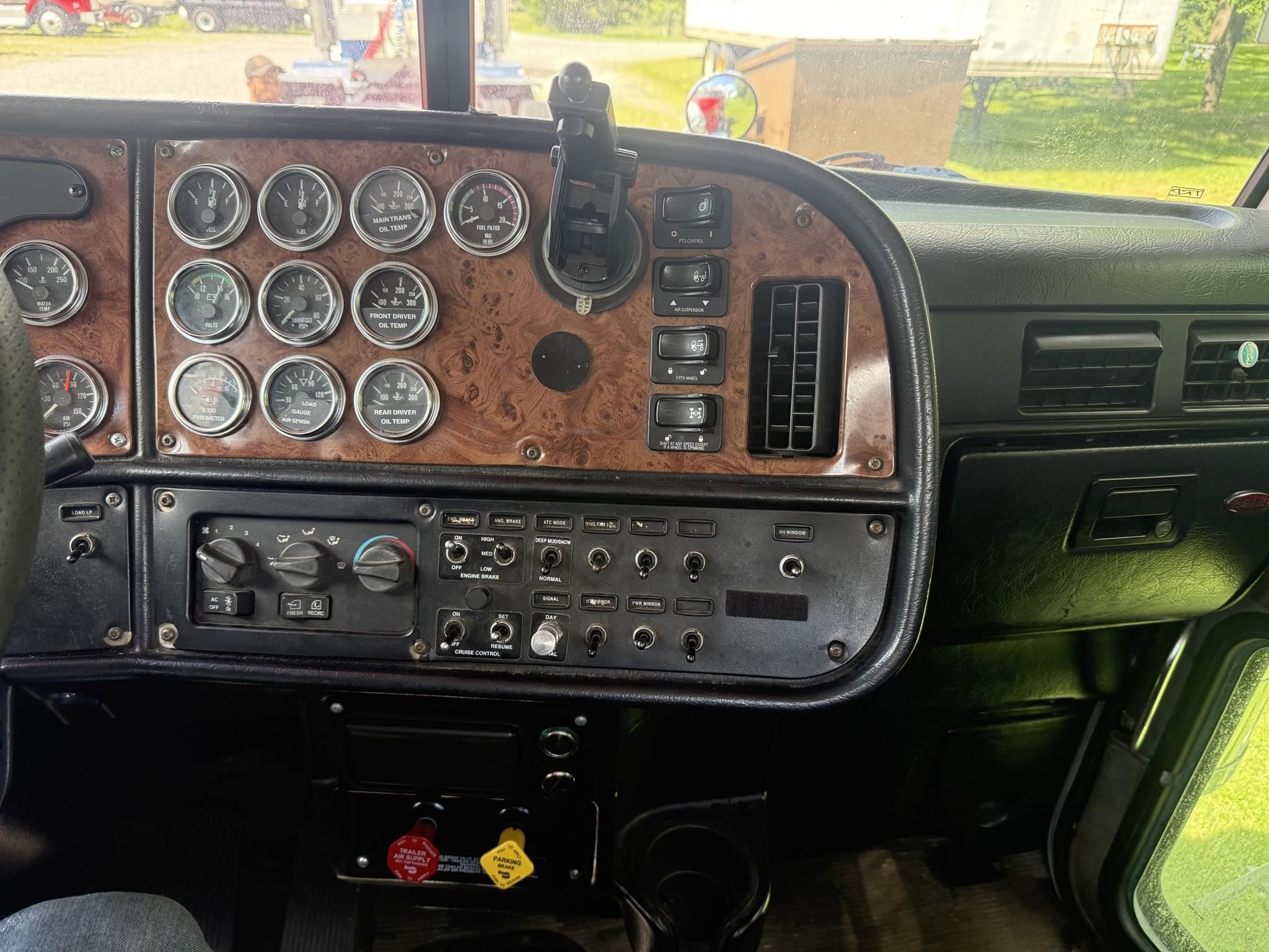 2005 PETERBILT 379 11037422259 2005 PETERBILT 379 11037422259