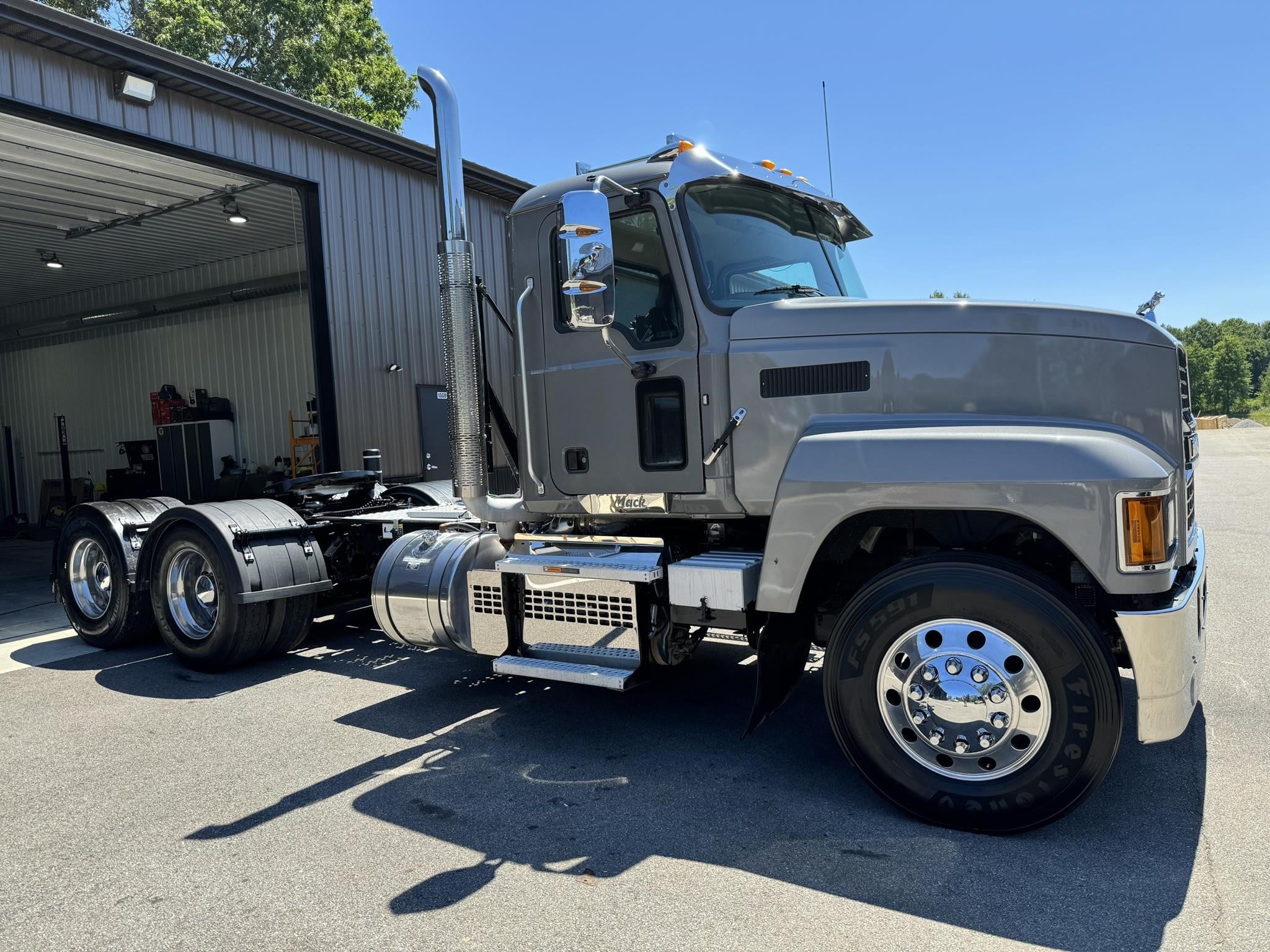2020 MACK PINNACLE 64T 2020 MACK PINNACLE 64T - image 2 of 6