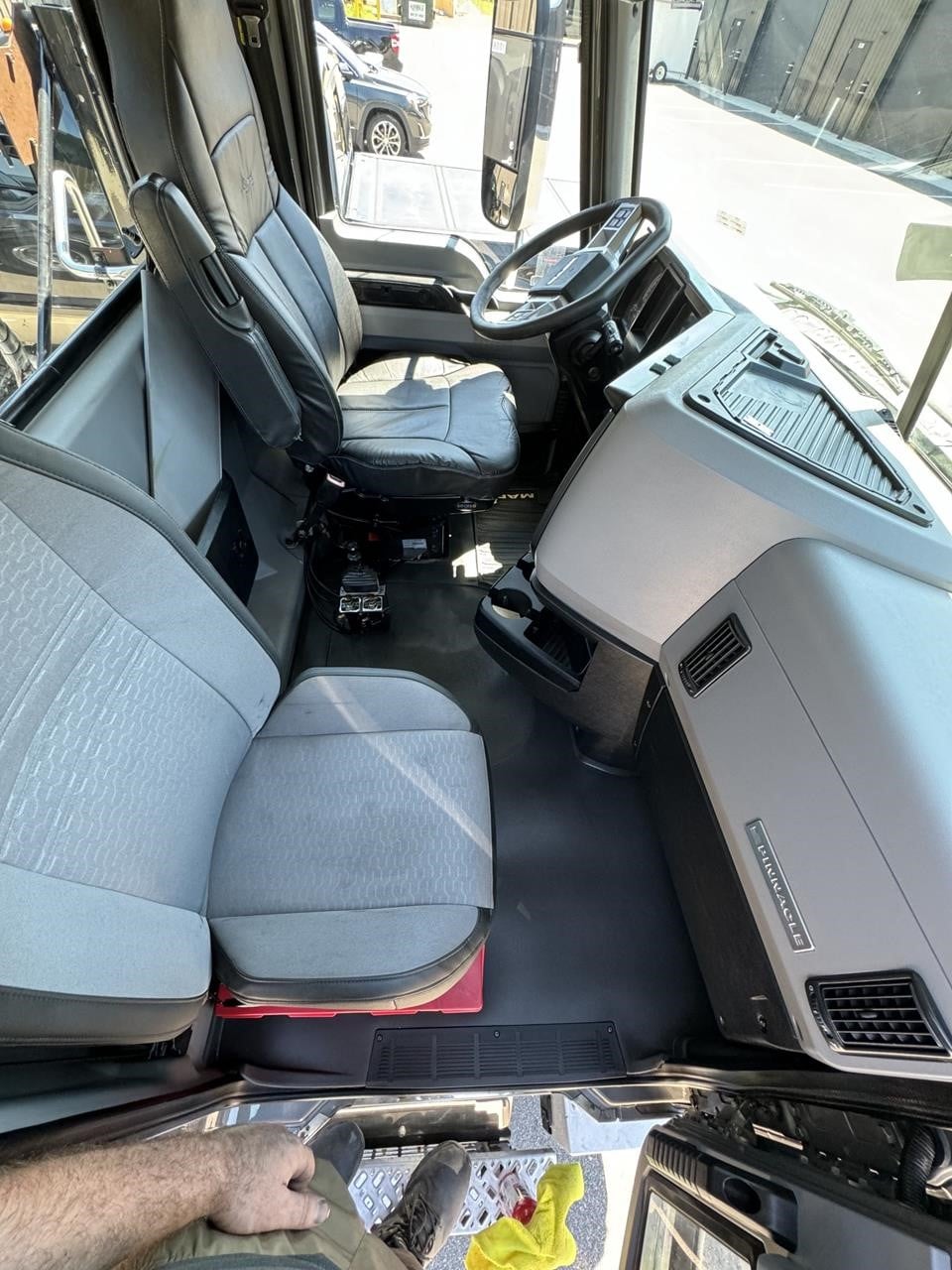 2020 MACK PINNACLE 64T 2020 MACK PINNACLE 64T - image 5 of 6