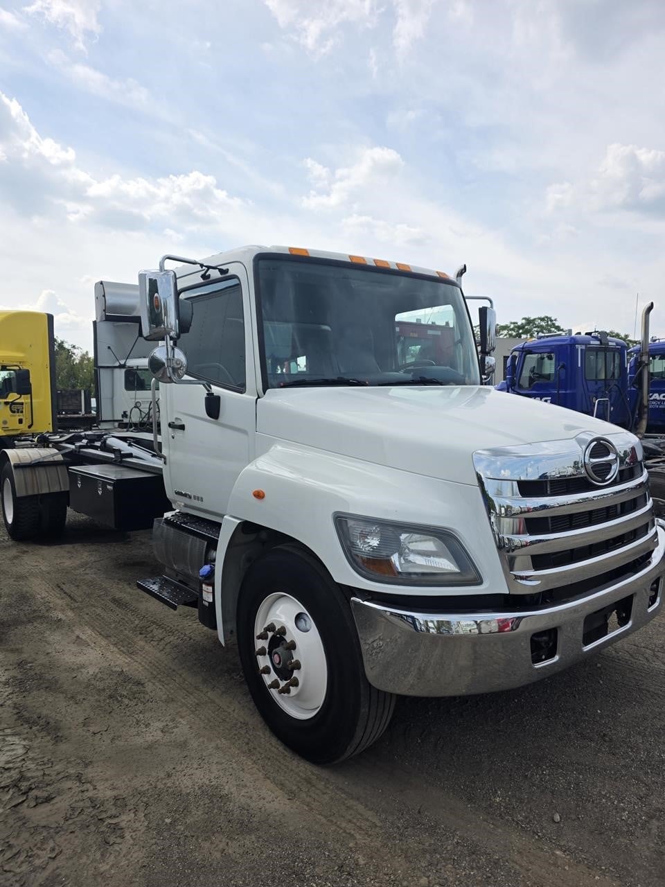 2019 HINO 338 2019 HINO 338 - image 3 of 6