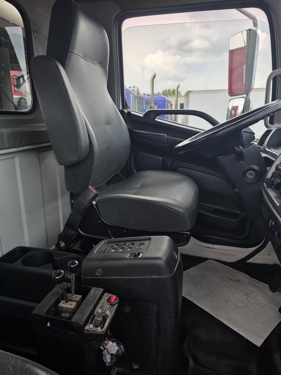 2019 HINO 338 11038083670 2019 HINO 338 11038083670