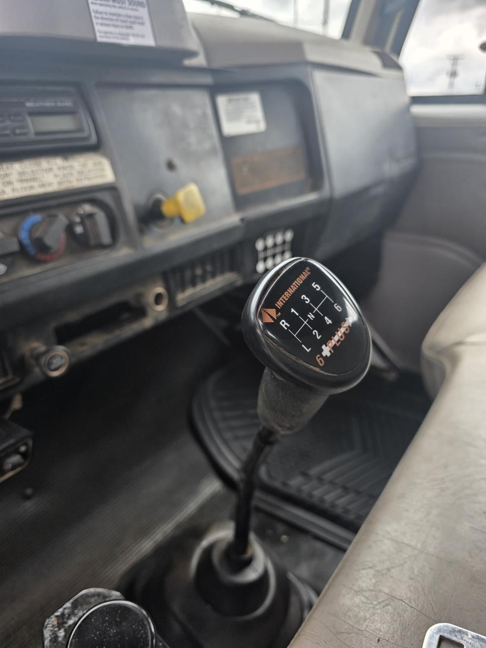 2001 INTERNATIONAL 4700 11039954307 2001 INTERNATIONAL 4700 11039954307