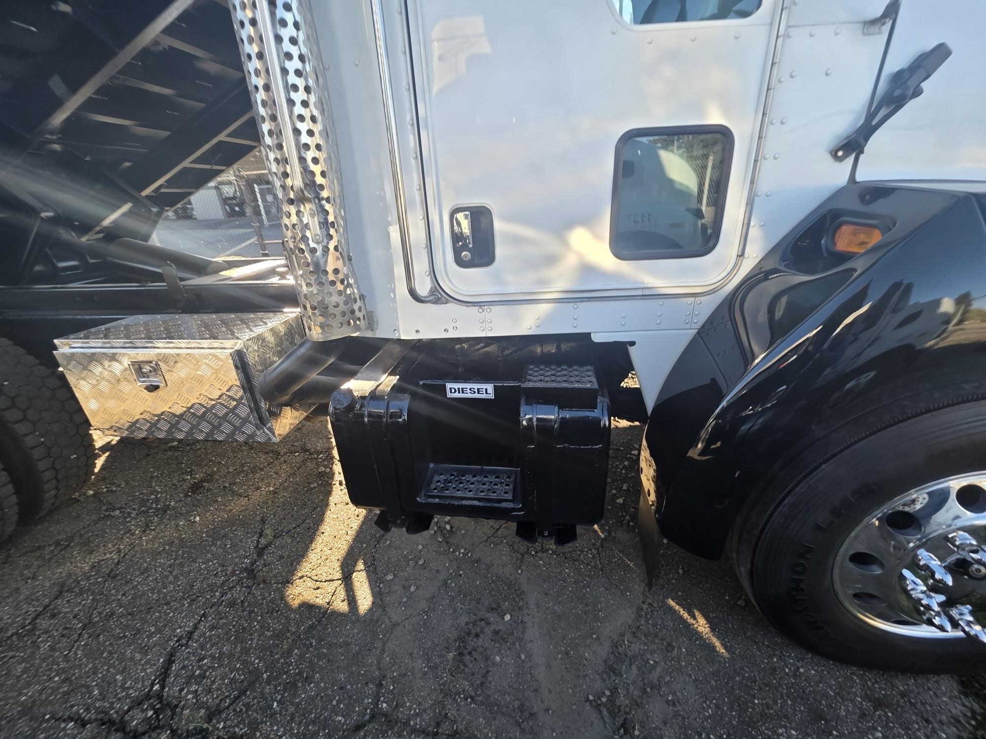 2003 KENWORTH T300 11051534721 2003 KENWORTH T300 11051534721